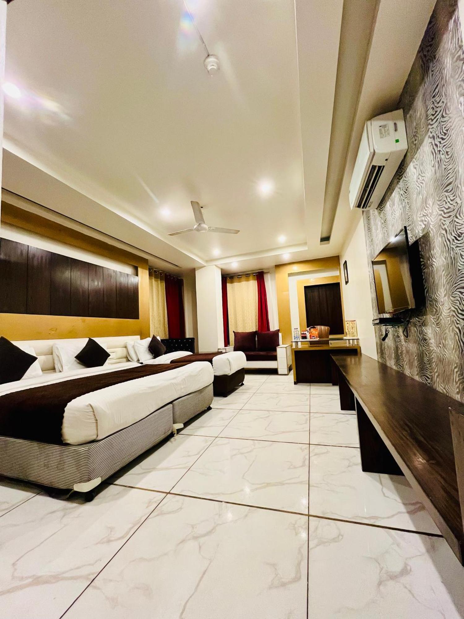 Frankstay -Le Unit By Worth New Delhi Ngoại thất bức ảnh